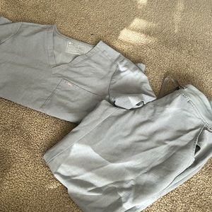 FIGS light grey medium long set